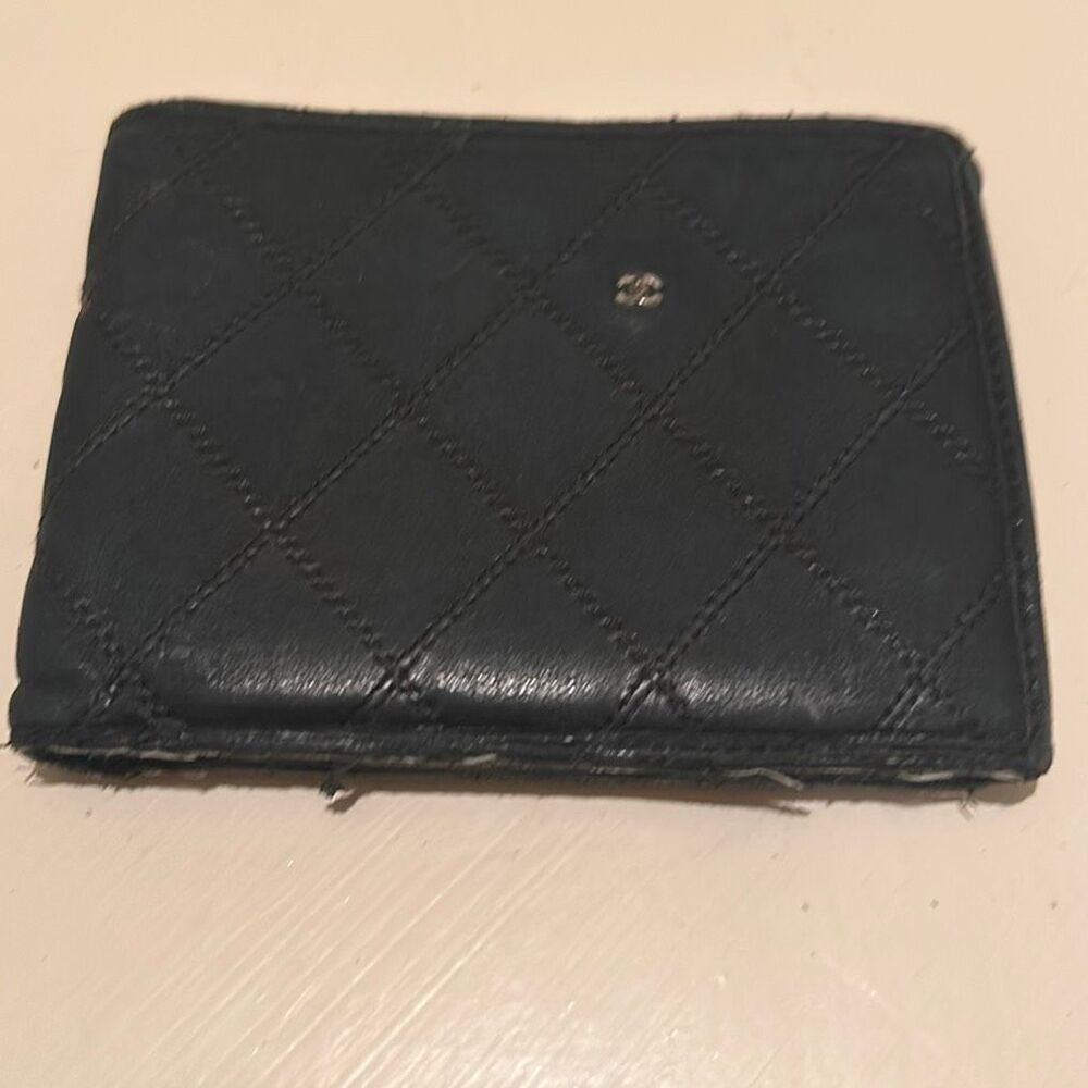 Chanel Quilted Leather Bifold Card Wallet Black Minimalist CC Logo Quiet Luxury